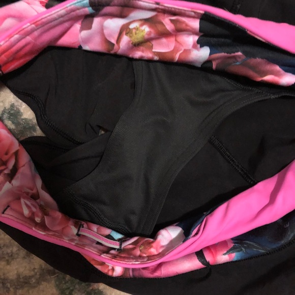 Lululemon shorts - Picture 7 of 8